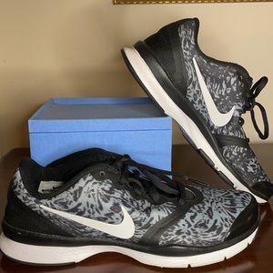 Nike Training Sneakers Size 6.5 Women’s